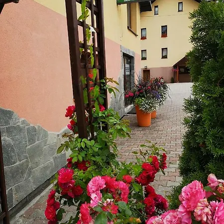 Na Gronicku Bed & Breakfast *